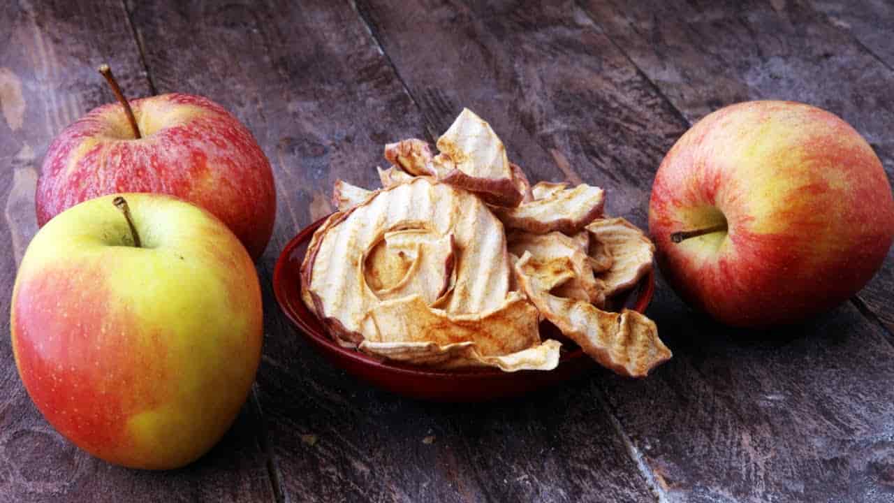 سیب خشک طبیعی سالم ویژه کودکان و ورزشکاران با بسته بندی خانگی